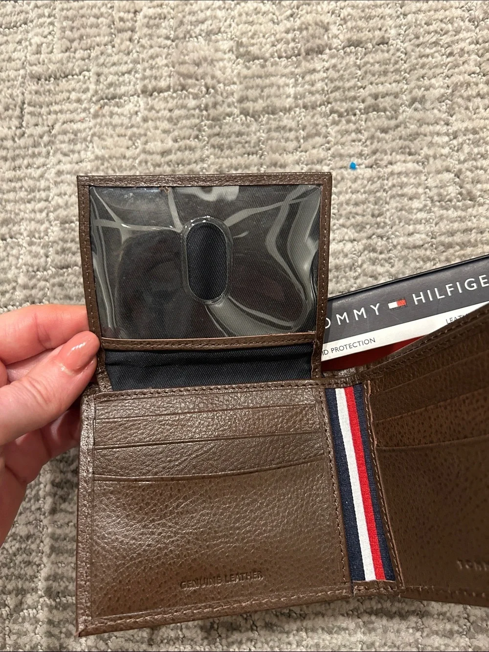 Tommy Hilfiger Logo RFID Protection Genuine Leather Wallet